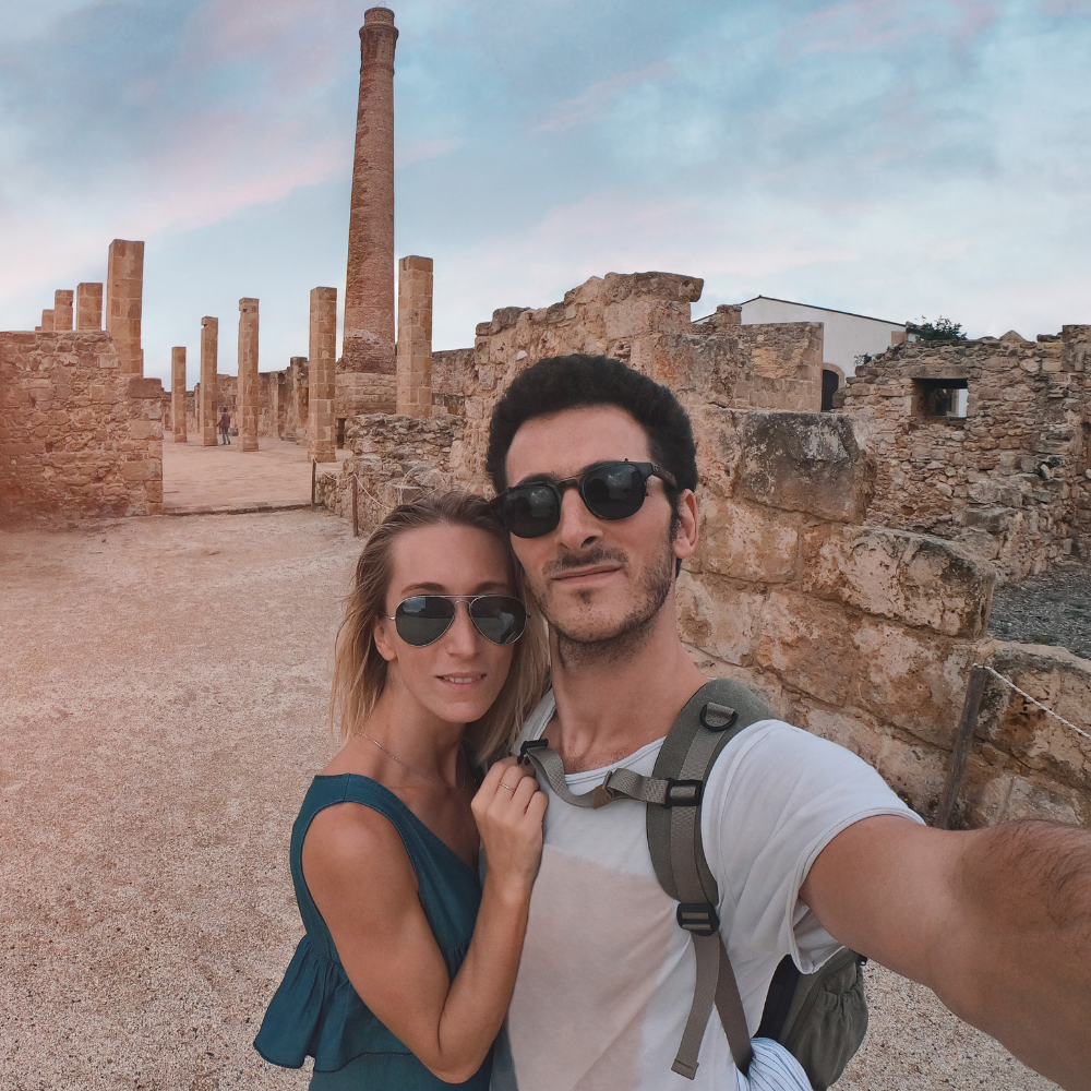 couple traveling taking a selfie